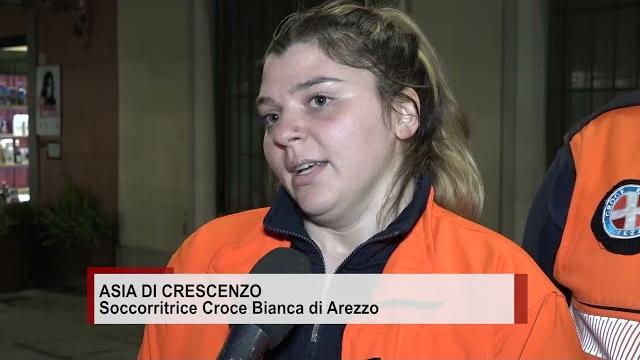 "Un taglio profondo e lungo". Coltellata in volto ad una ragazzina in pieno centro ad Arezzo - PZ59WRwGCao